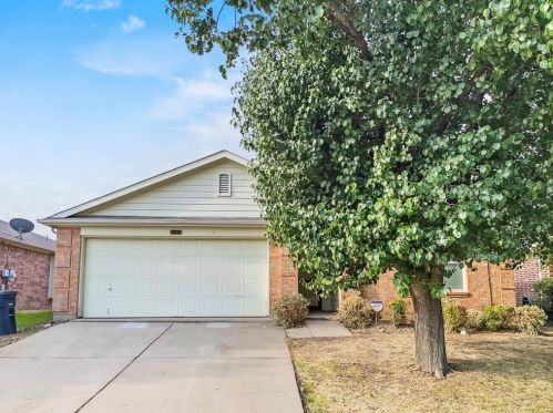 1708 Crested Butte Dr, Fort Worth TX  76131-5395 exterior