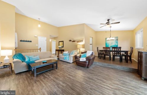 51 Cliveden Ct, Trenton NJ  08648-1400 exterior