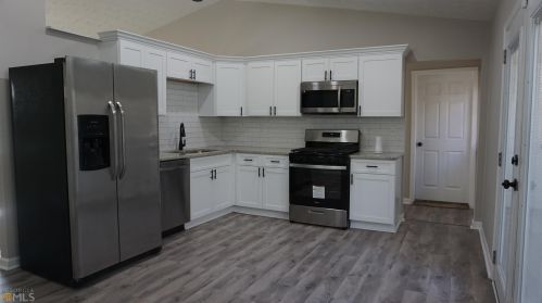 3260 Creekwood Dr, Rex GA  30273-2121 exterior