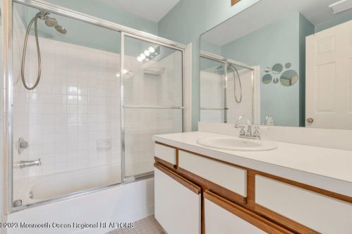 178 Old Orch Ln, Tinton Falls NJ 07712-2570 exterior