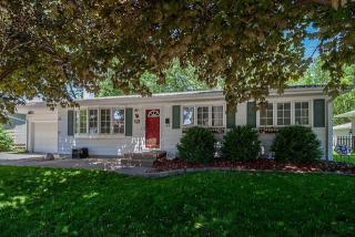 1360 Brockman Ave, Midway, IA 52302-2421