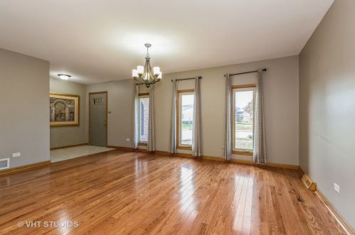 6118 Heron Dr, Oak Forest, IL 60452-2922