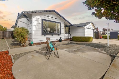 1157 Huron Ln, Hayward, CA 94545-2605