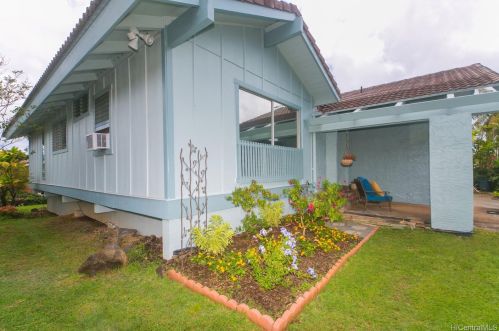 1069 Kaumoku St, Honolulu HI  96825-1307 exterior
