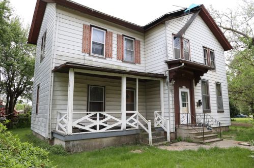 108 Marion St, Joliet, IL 60436-1008