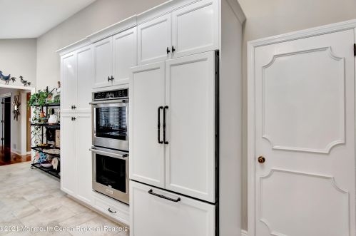 9 Fox Hill Rd, Middletown NJ exterior