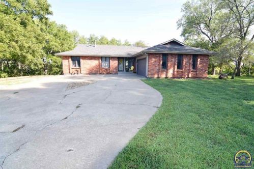 122 Sunset Ct, Ozawkie, KS 66070-9521