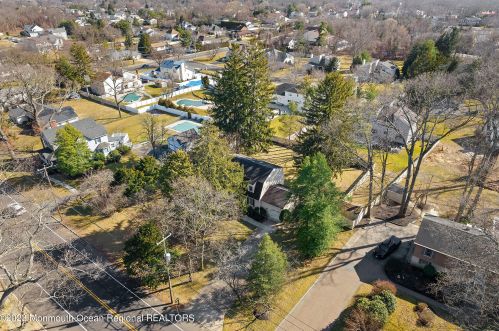 530 Wall St, Tinton Falls NJ  07724-2424 exterior