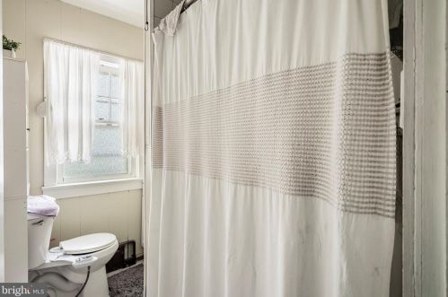 887 Lalor St, Trenton NJ  08610-6558 exterior