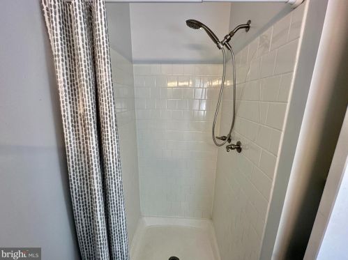 7247 Riding Hood Cir, Columbia MD 21045-5237 exterior