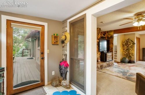 1070 Kings Crown Rd, Woodland Park CO 80863-7732 exterior