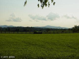 2 Chattins Run Ln, Delaplane, VA 20144