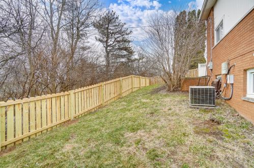 103 Eton Ct, Springfield OH  45503-1008 exterior