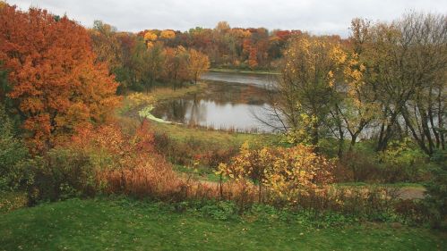 1562 Blackhawk Lake Dr, Saint Paul MN  55122-1257 exterior