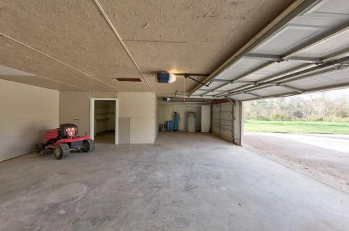 2029 Pond Shore Dr, Angleton TX 77515-7483 exterior