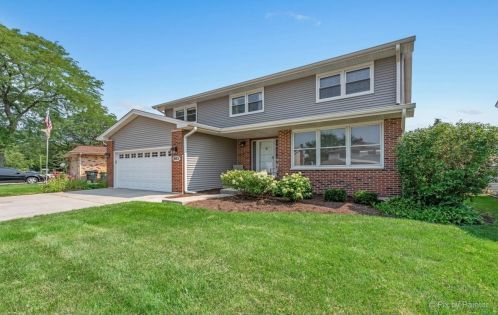 863 Papoose Ct, Carol Stream, IL 60188-1431