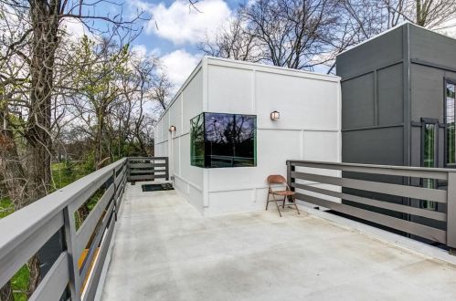 2403 Gdn Dr, Dallas TX  75215-4546 exterior