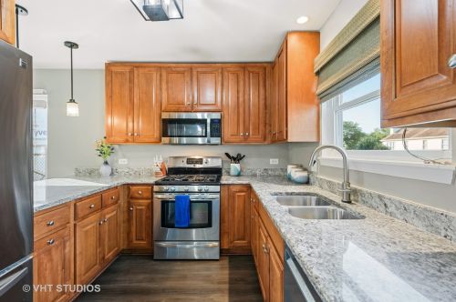 416 Essex Pl, Carol Stream IL  60188-9200 exterior