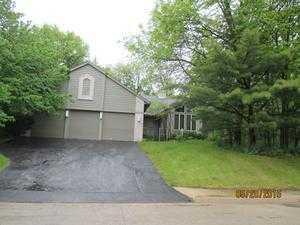 5216 Regents Park Rd, Rockford, IL 61107-5052