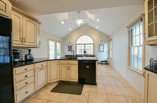 92 Richard Ave, Waterbury, CT 06716-1550