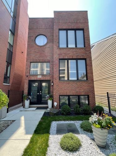 2409 Moffat St, Chicago, IL 60647-4310