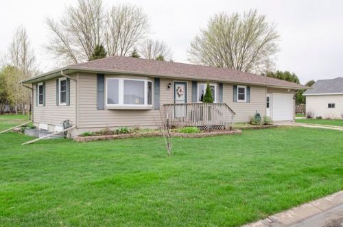 509 4th St, Hayfield, MN 55940-8817