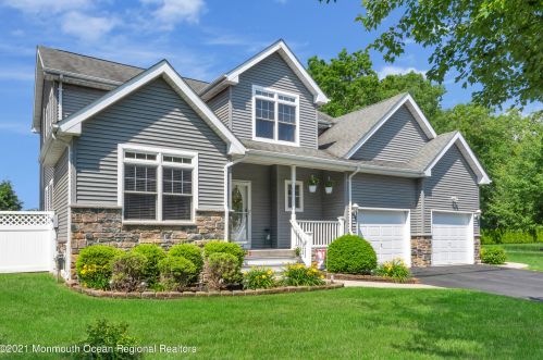702 Leanne Ct, Lacey, NJ 08731-1462