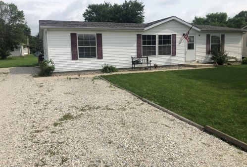 157 Eastern Illinois St, Saint Anne, IL 60964-5704