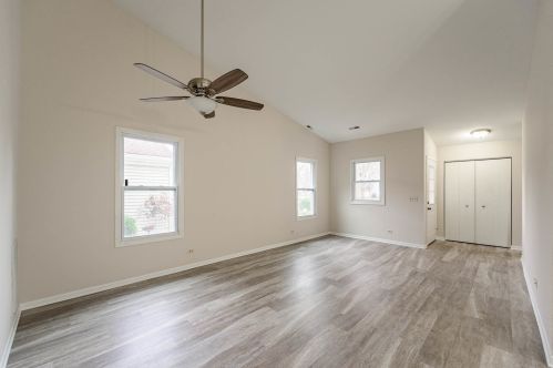 1081 Devonshire Ave, Naperville, IL 60540-6271