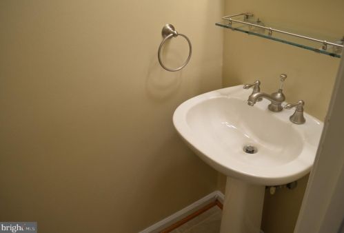 8902 16th St, Silver Spring MD 20910-2231 exterior