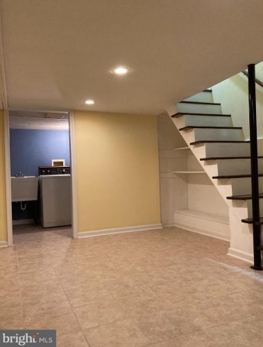 621 Earp St, Philadelphia, PA 19147-5807