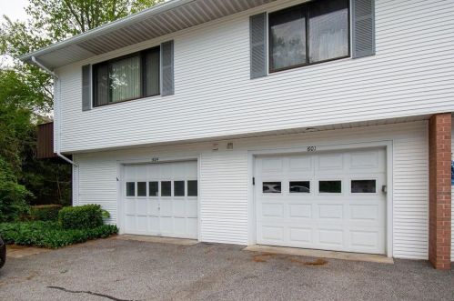 601 Pocasset Ct, Warwick, RI 02886-1713