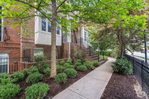 463 Alderwood St, Atlanta, GA 30328-2794