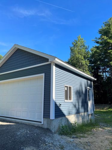 1 Barkland Dr, Derry, NH 03038-3908