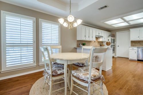 2321 Highland Hts Ln, Carrollton TX 75007-2033 exterior