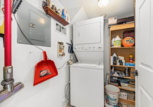 1098 Bradbury Cir, Carol Stream IL  60188-3904 exterior