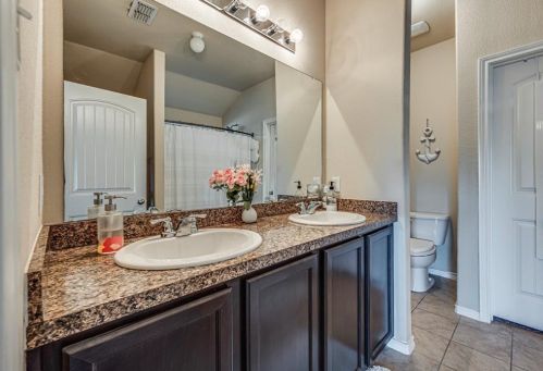 5117 Grayson Rdg Dr, Fort Worth TX  76179 exterior