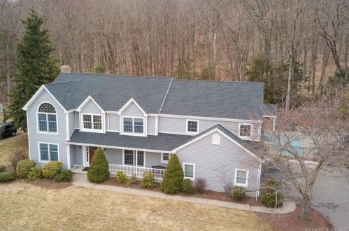 301 Vineyard Dr, Kensington, CT 06037-1847