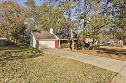 121 Elmwood Dr, Hampton, GA 30228-5507