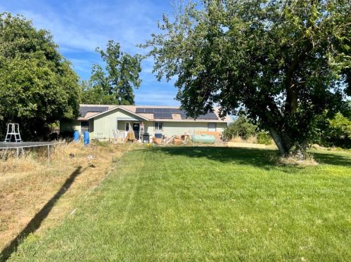 3083 Dos Rios Rd, Biggs, CA 95917-9735