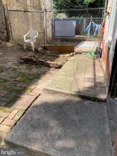 2226 Franklin St, Philadelphia PA  19133-2107 exterior