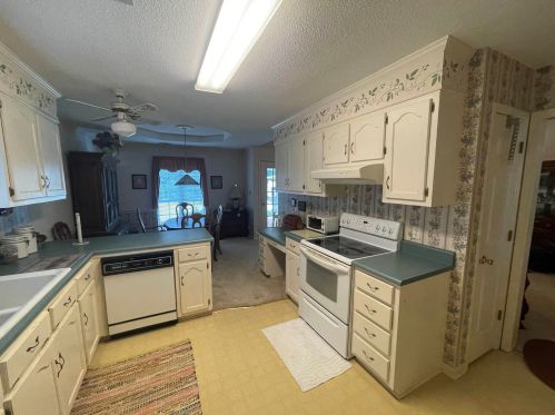 205 Bowen Dr, Warner Robins, GA 31088-7922