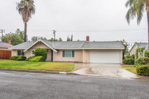 6375 Westview Dr, Riverside CA  92506-5325 exterior