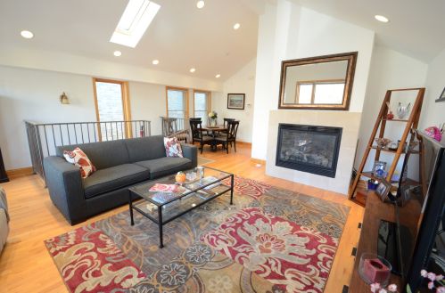 1455 Cortez St, Chicago, IL 60642-3902