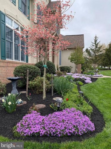 1954 Pickering Trl, Lancaster PA exterior