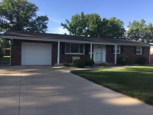 115 11th St, Breese, IL 62230-1008