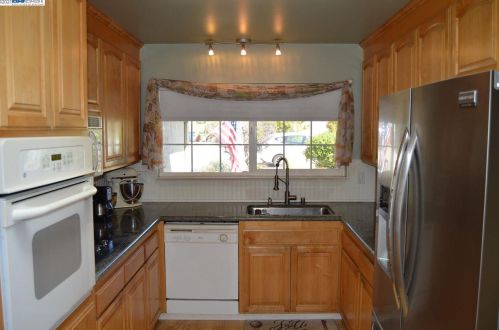 5235 Tyler Ct, Hayward, CA 94546-1519