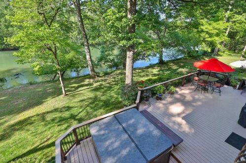 1630 Brandon Hall Dr, Atlanta GA  30350-3703 exterior