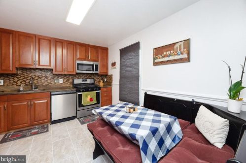 8010 Revenna Ln, Springfield VA  22153-2935 exterior