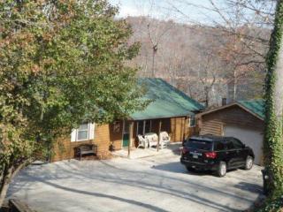 857 Yoakum Hollow Rd, Jacksboro, TN 37757-4914